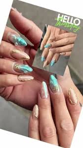 Trendy mixed media nails